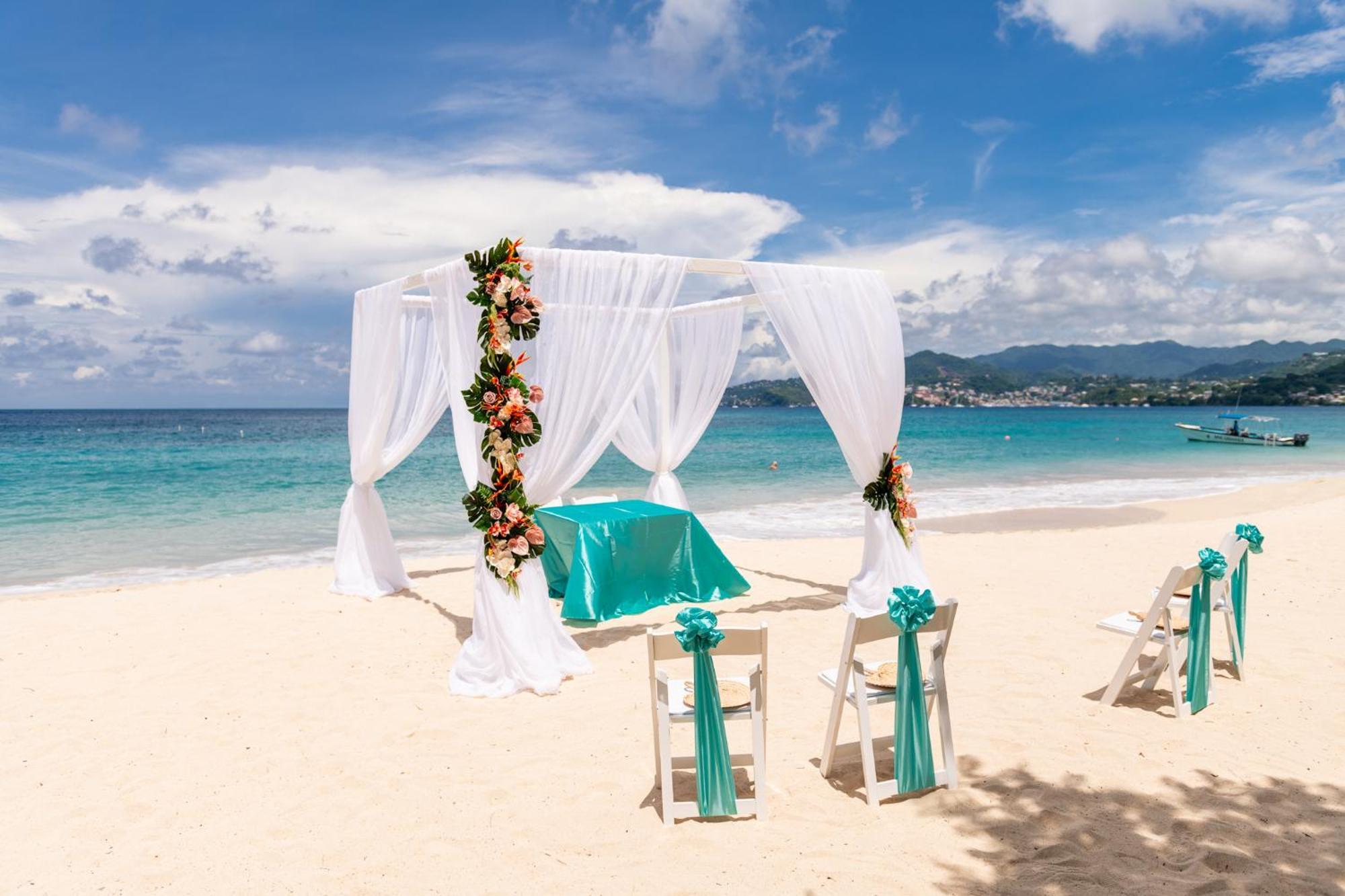 Mount Cinnamon Resort & Beach Club 세인트조지스 외부 사진